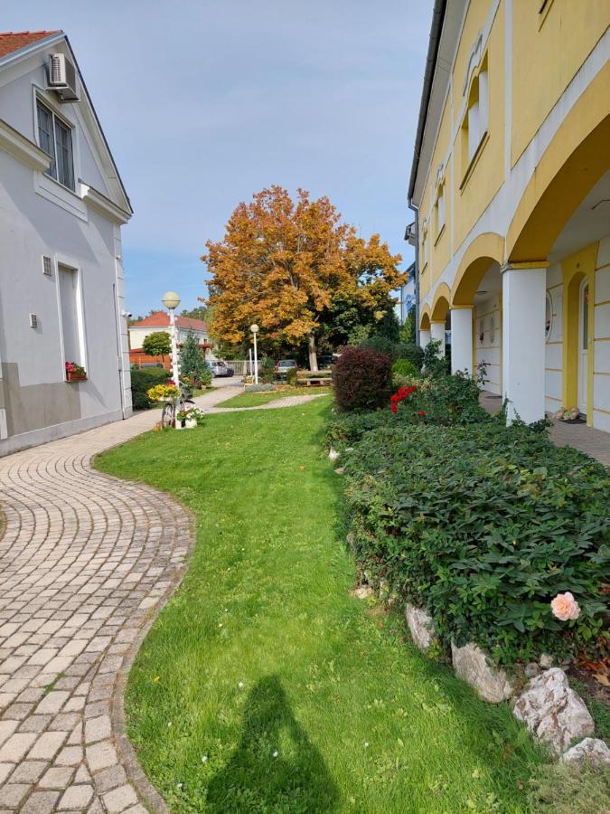 City Corner Thermal Mosonmagyaróvár 外观 照片